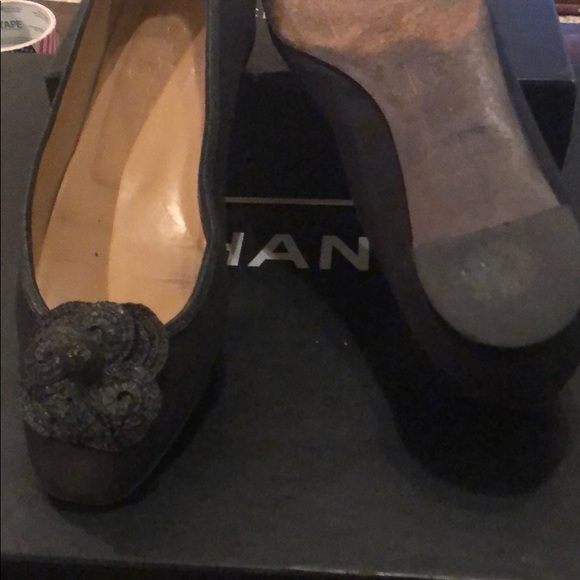 On Sale 🥿Vintage CHANEL very classic look - Picture 2 of 4